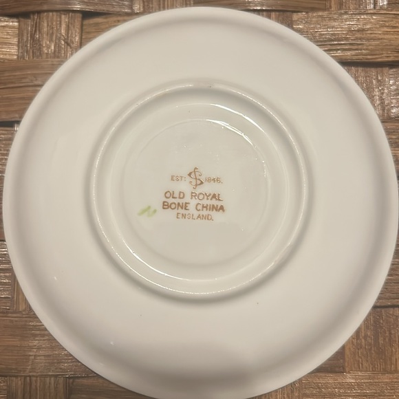 Rare Find! Vintage Old Royal Bone China teacup & saucer w/ pink & blue flowers. - Picture 6 of 7